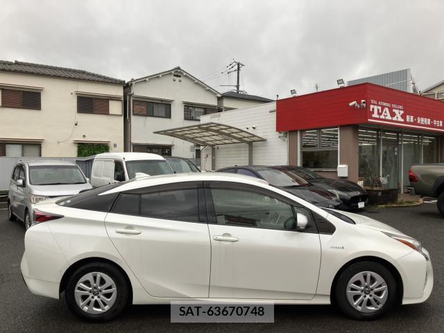 Toyota PRIUS 2017-10 8814483-13