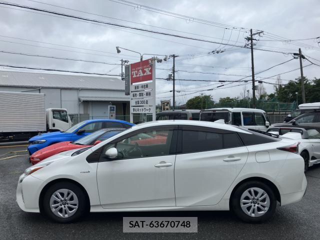Toyota PRIUS 2017-10 8814483-15