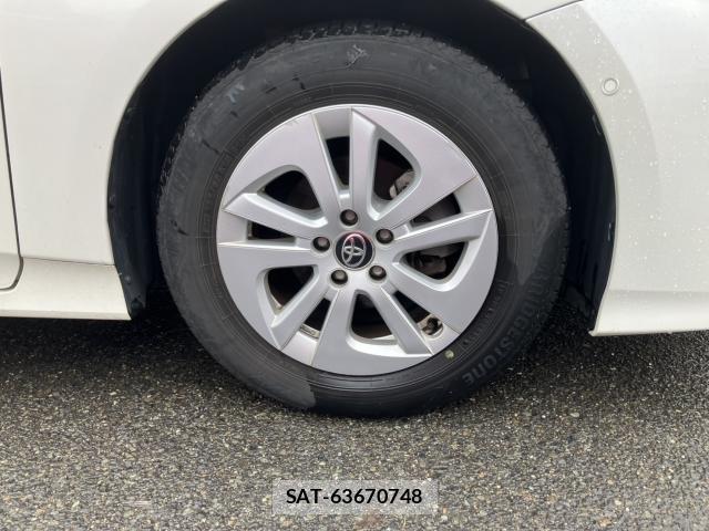 Toyota PRIUS 2017-10 8814483-18
