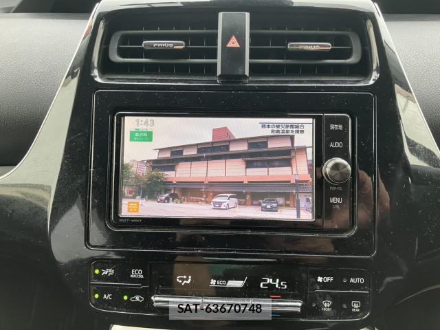 Toyota PRIUS 2017-10 8814483-4