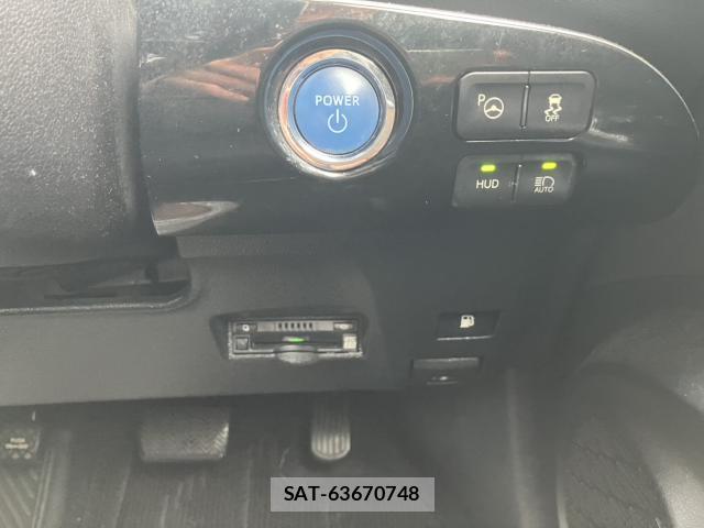 Toyota PRIUS 2017-10 8814483-6
