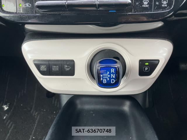 Toyota PRIUS 2017-10 8814483-7