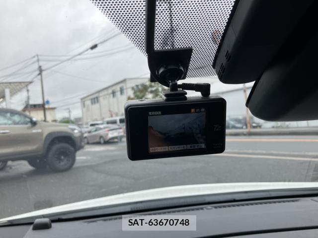 Toyota PRIUS 2017-10 8814483-8