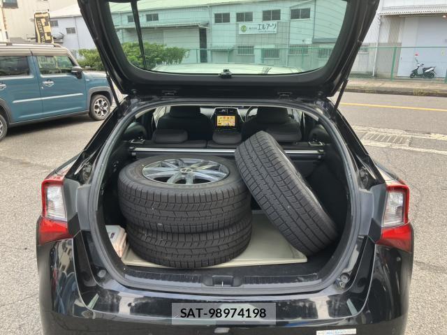 Toyota PRIUS 2021-01 8814484-12