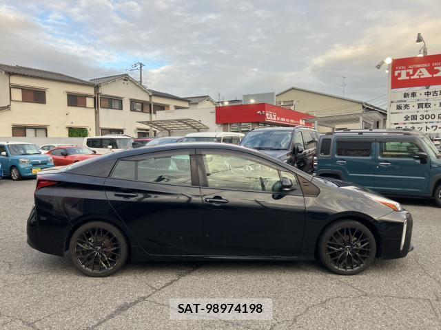 Toyota PRIUS 2021-01 8814484-17