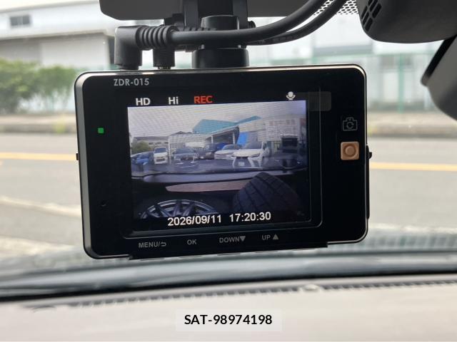 Toyota PRIUS 2021-01 8814484-5