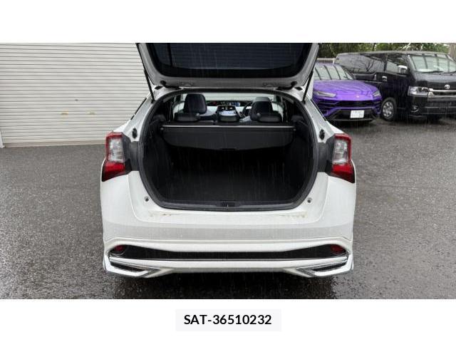 Toyota PRIUS 2020-12 8814614-15