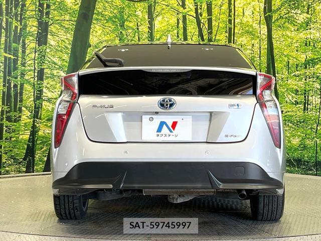 Toyota PRIUS 2016-01 8814668-14