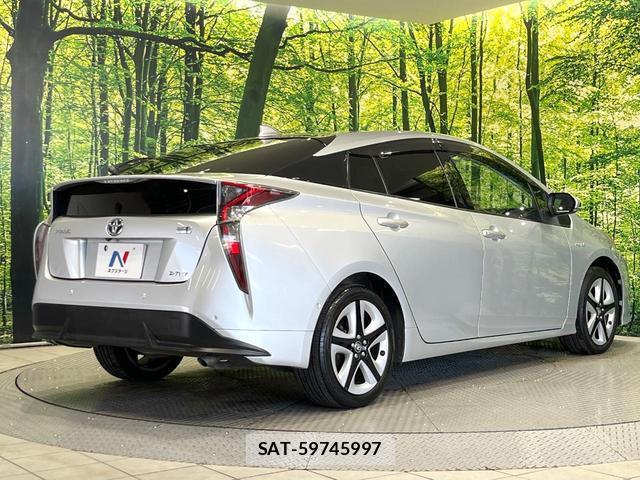 Toyota PRIUS 2016-01 8814668-16