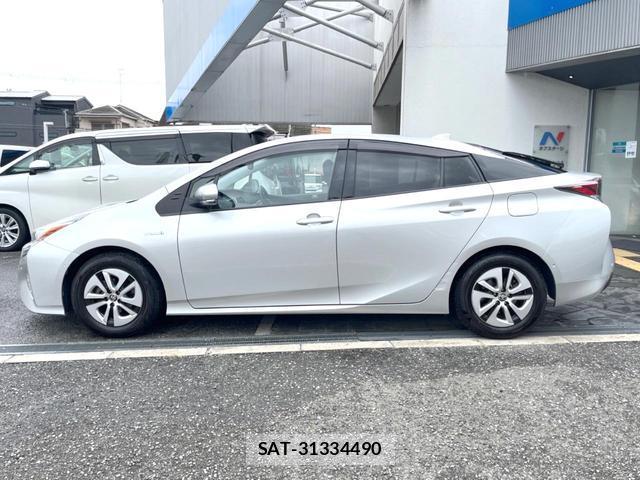 Toyota PRIUS 2016-04 8814942-14