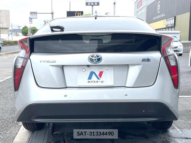 Toyota PRIUS 2016-04 8814942-15