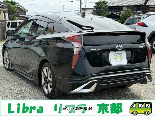 Toyota PRIUS 2017-03 8814944-1