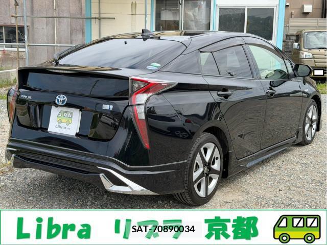 Toyota PRIUS 2017-03 8814944-13