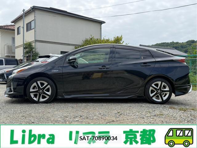 Toyota PRIUS 2017-03 8814944-15