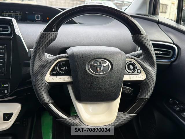 Toyota PRIUS 2017-03 8814944-5