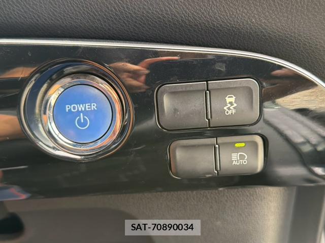 Toyota PRIUS 2017-03 8814944-7