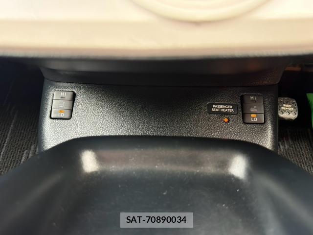 Toyota PRIUS 2017-03 8814944-8
