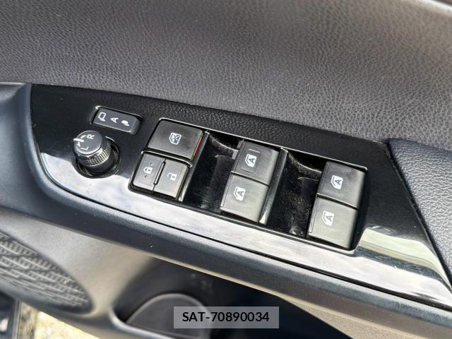Toyota PRIUS 2017-03 8814944-9