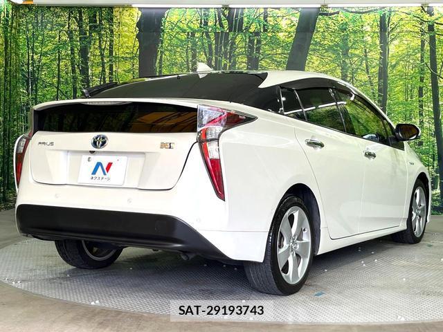 Toyota PRIUS 2018-03 8815017-17