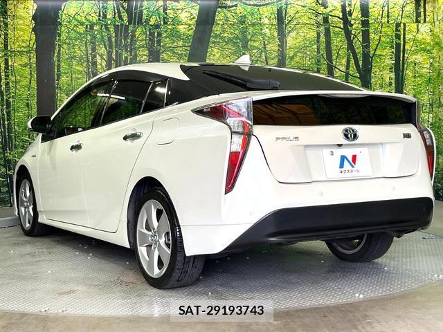 Toyota PRIUS 2018-03 8815017-19