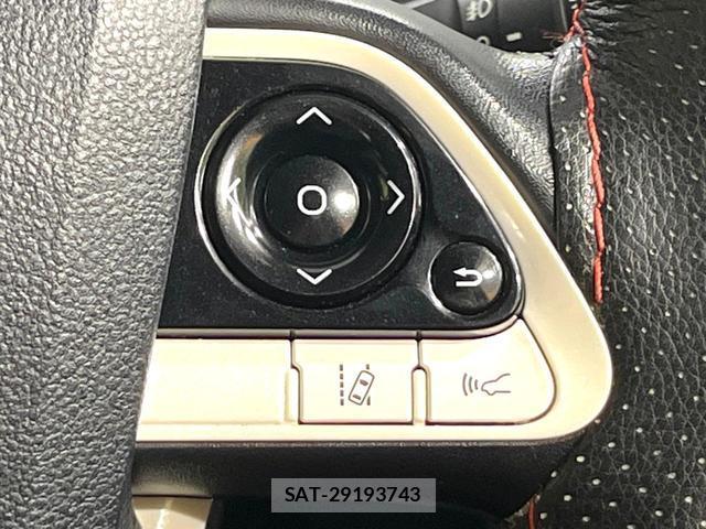 Toyota PRIUS 2018-03 8815017-5