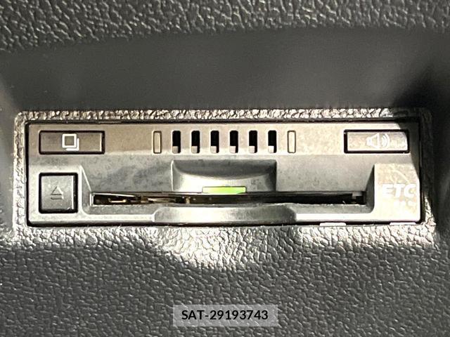 Toyota PRIUS 2018-03 8815017-7