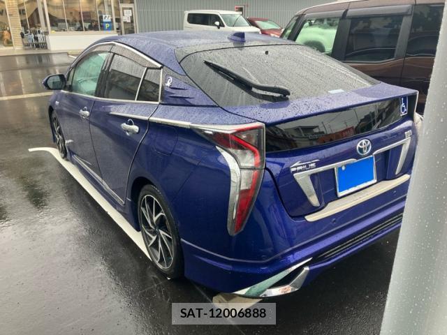 Toyota PRIUS 2016-06 8815040-13