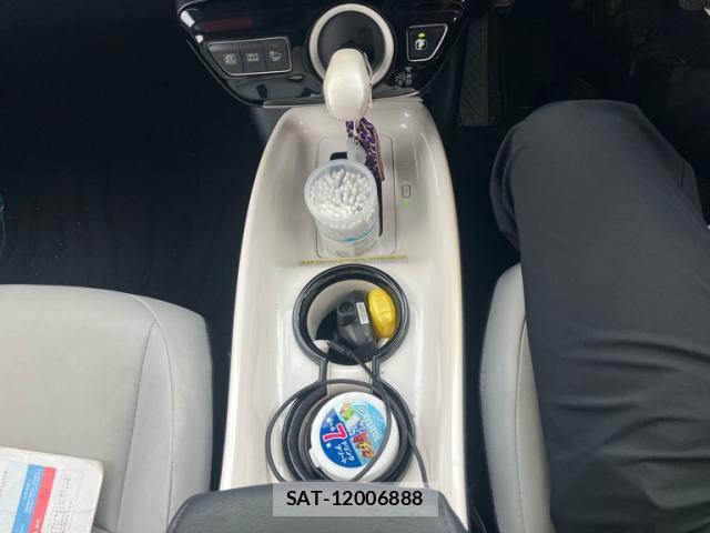 Toyota PRIUS 2016-06 8815040-18