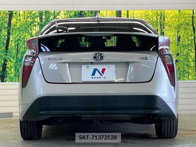 Toyota PRIUS 2016-06 8815098-14