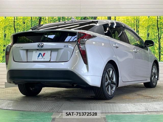 Toyota PRIUS 2016-06 8815098-16