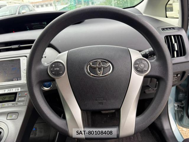 Toyota PRIUS 2013-10 8815174-10