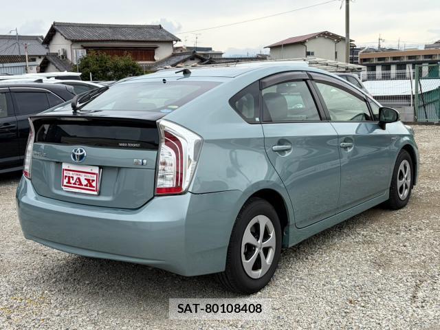 Toyota PRIUS 2013-10 8815174-11