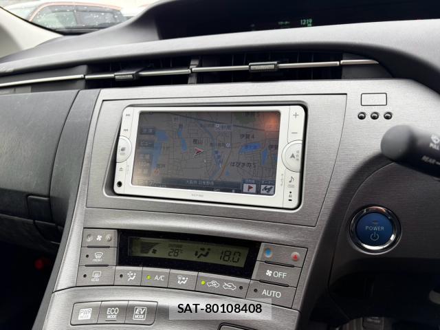 Toyota PRIUS 2013-10 8815174-13