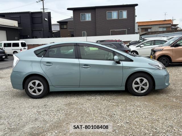 Toyota PRIUS 2013-10 8815174-16