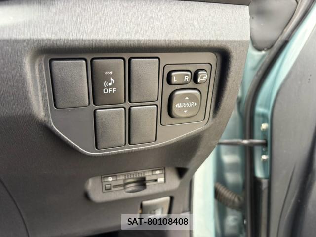 Toyota PRIUS 2013-10 8815174-17