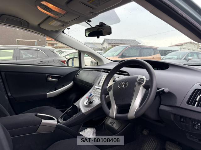 Toyota PRIUS 2013-10 8815174-8