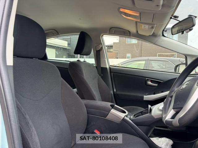 Toyota PRIUS 2013-10 8815174-9
