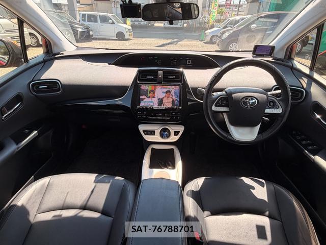 Toyota PRIUS 2016-08 8815188-14
