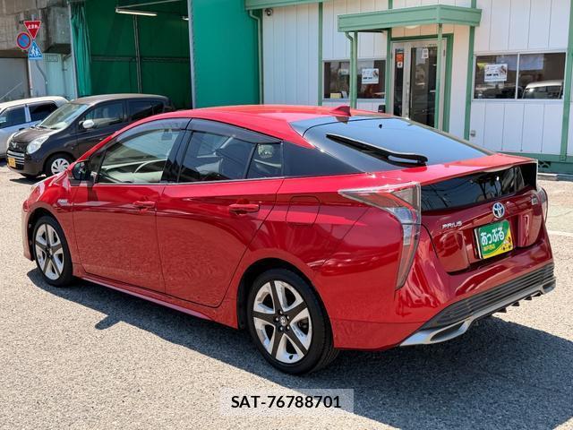 Toyota PRIUS 2016-08 8815188-8