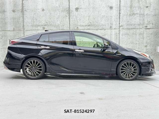 Toyota PRIUS 2016-06 8815237-1