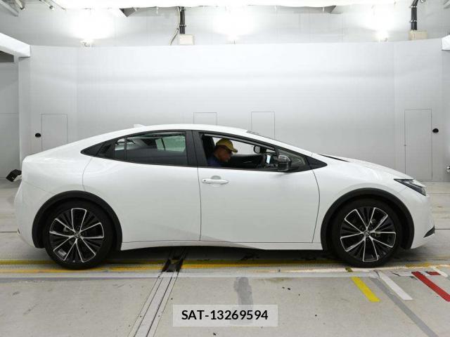 Toyota PRIUS 2025-03 8815393-12