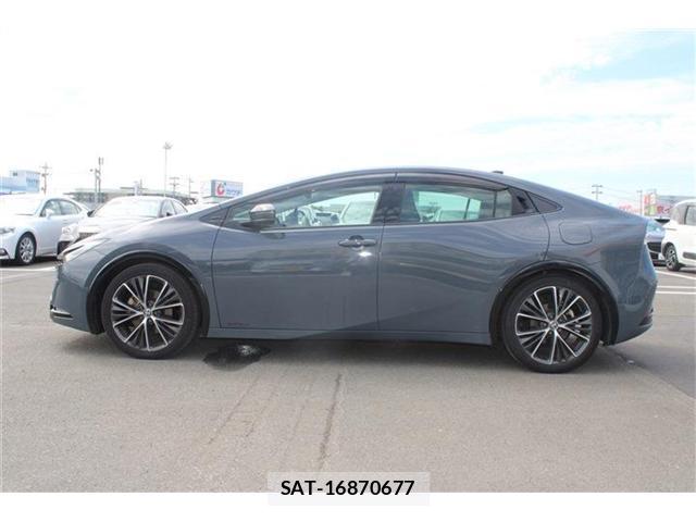 Toyota PRIUS 2023-08 8815776-12