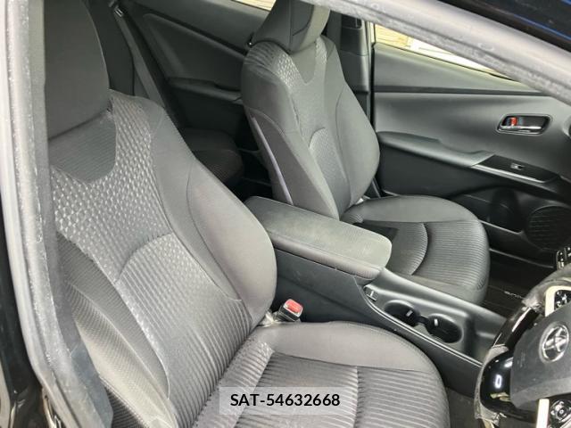 Toyota PRIUS 2016-10 8815871-14
