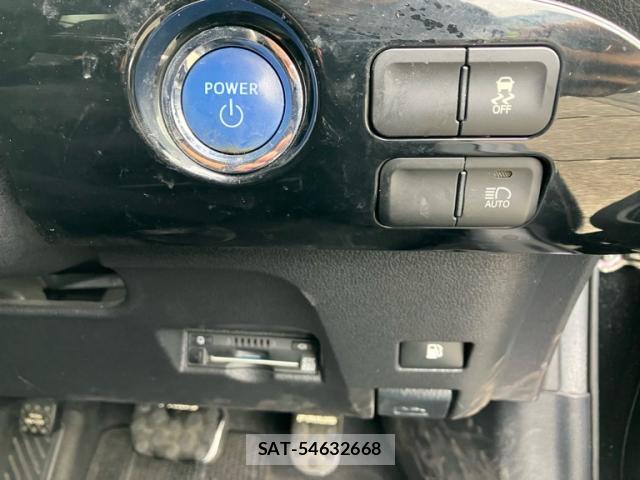 Toyota PRIUS 2016-10 8815871-17