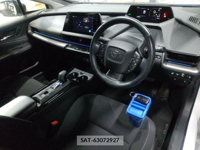 Toyota PRIUS 2023-02 8815967-2