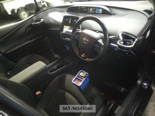 Toyota PRIUS 2021-05 8815980-2