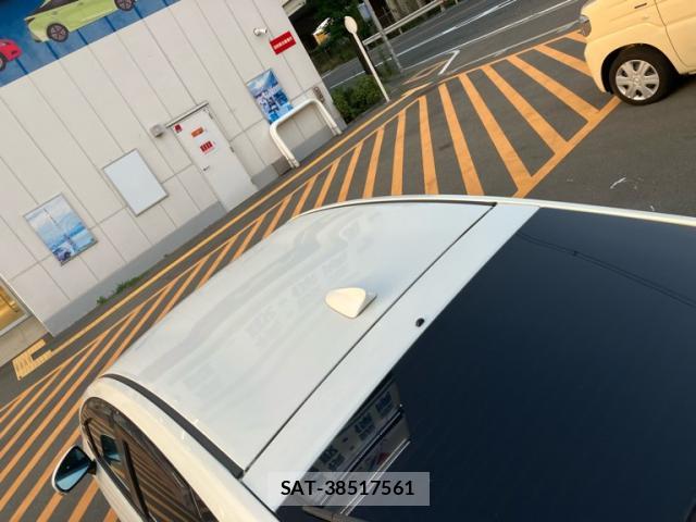 Toyota PRIUS 2011-01 8816384-11