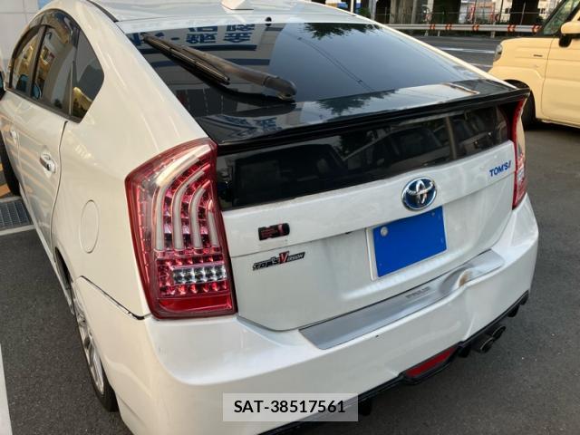 Toyota PRIUS 2011-01 8816384-12