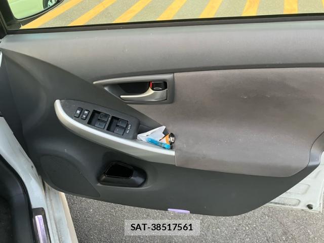 Toyota PRIUS 2011-01 8816384-6