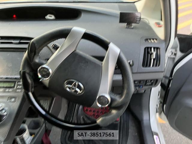 Toyota PRIUS 2011-01 8816384-8